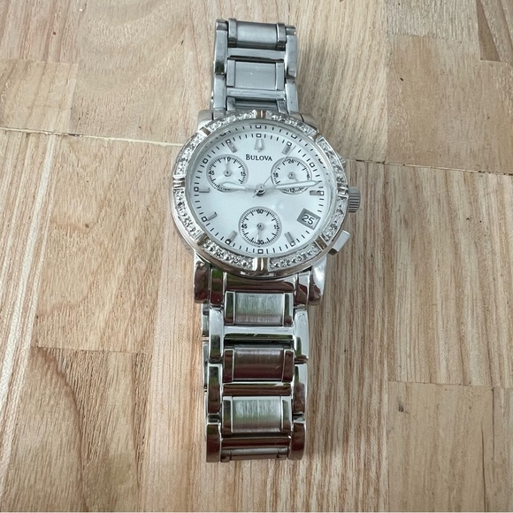 Bulova Ladies silver tone Diamonds 96R19 dress watch NEW BATTERY main image 7